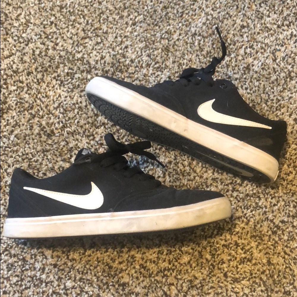 Nike tennis shoes